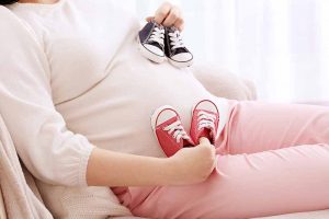Signs Symptoms Of Twin Pregnancy 300x200 - چرا خونریزی های دوران بارداری باید جدی گرفته شود؟